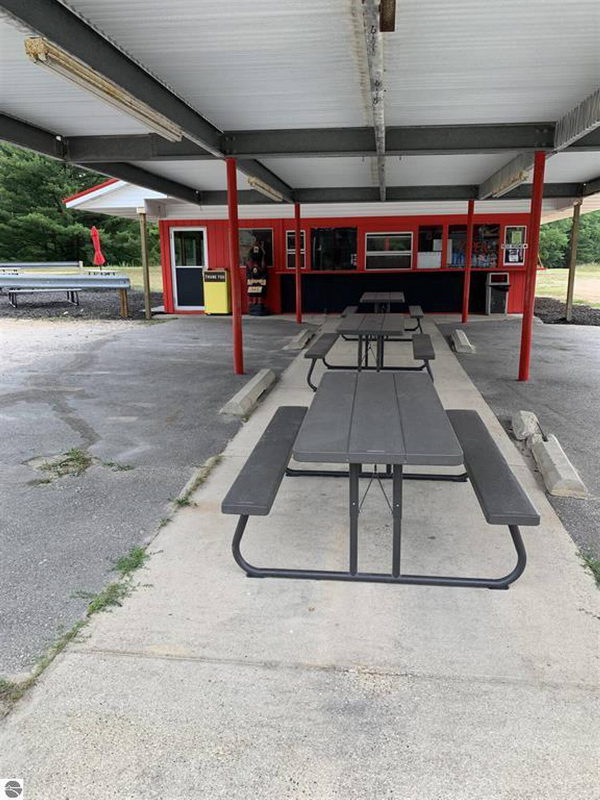 Big Rs Hogs & Dogs - Real Estate And Website Photo (newer photo)